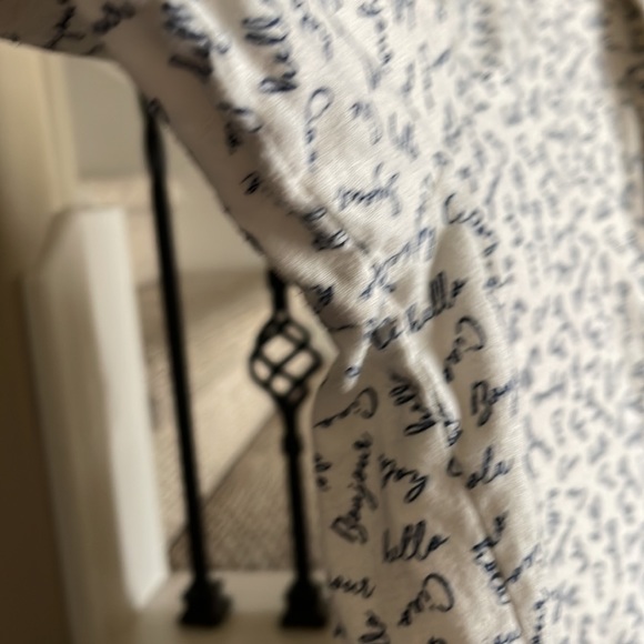 Banana Republic Sz L cursive “Hello” in various languages PJ Set - Picture 9 of 15